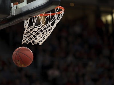 篮球比赛扣篮与绝杀瞬间集锦视频封面 - NBA季后赛精彩时刻